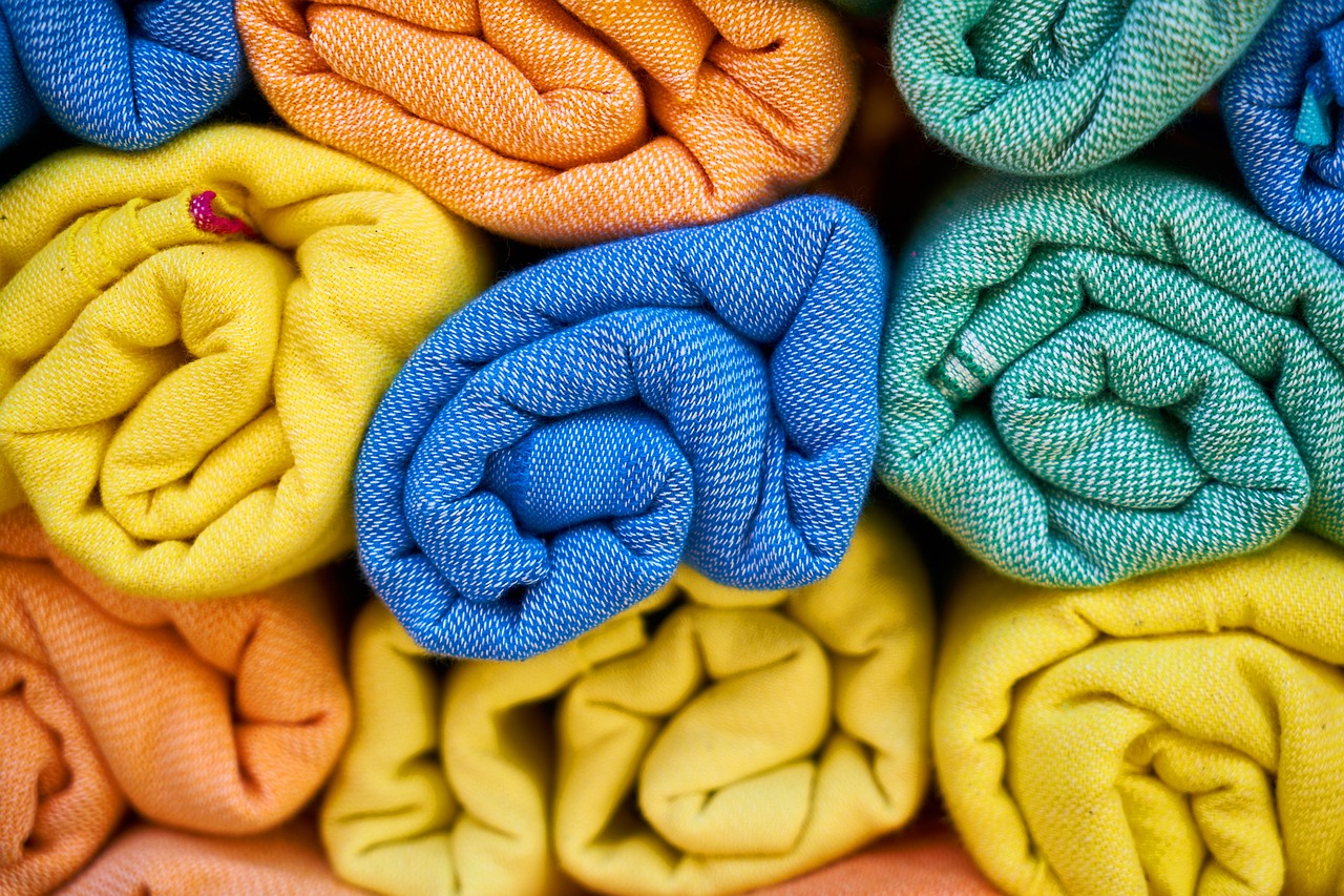 Z czym wiąże się farbowanie odzieży i tkanin?